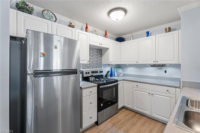 212 Mill Pond Drive, Winston-salem, NC 27106