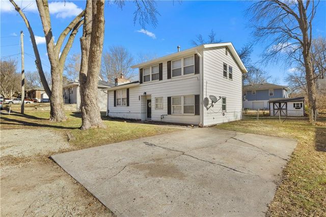 1929 S Crescent Avenue, Independence, MO 64052