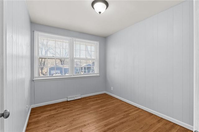 1929 S Crescent Avenue, Independence, MO 64052