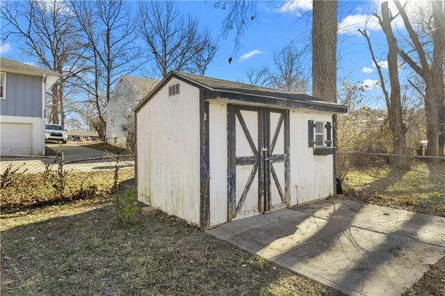 1929 S Crescent Avenue, Independence, MO 64052