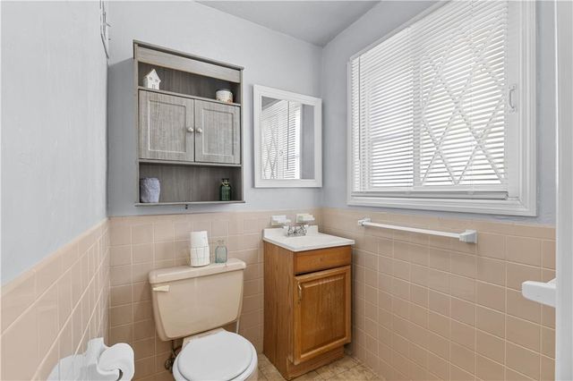 1929 S Crescent Avenue, Independence, MO 64052