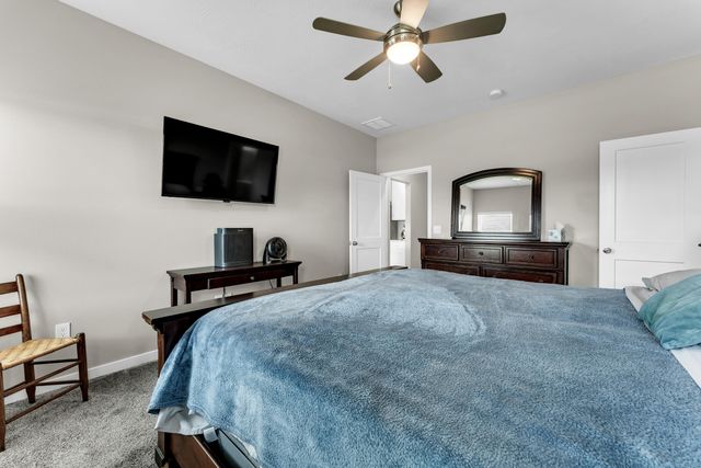 5984 S Applewood Avenue, Springfield, MO 65810