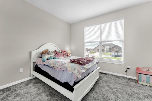 5984 S Applewood Avenue, Springfield, MO 65810
