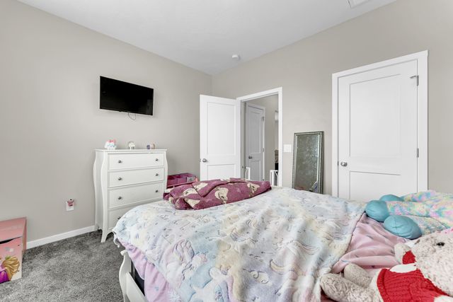5984 S Applewood Avenue, Springfield, MO 65810