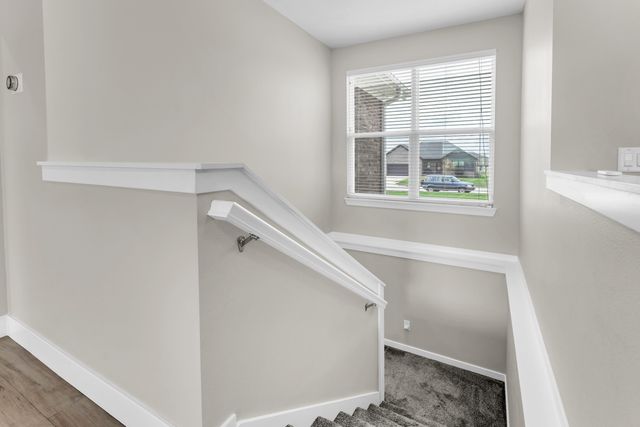 5984 S Applewood Avenue, Springfield, MO 65810