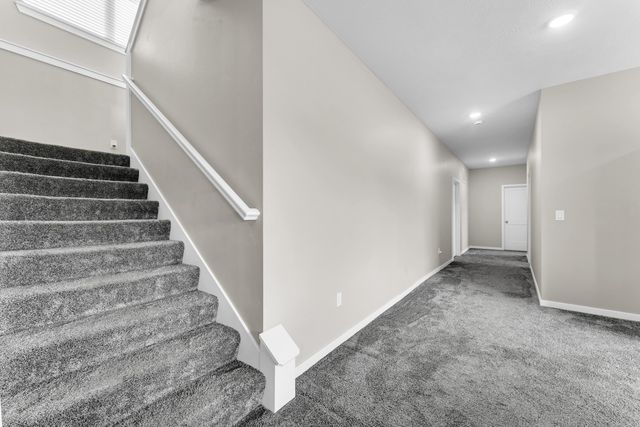 5984 S Applewood Avenue, Springfield, MO 65810