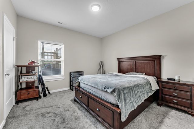 5984 S Applewood Avenue, Springfield, MO 65810