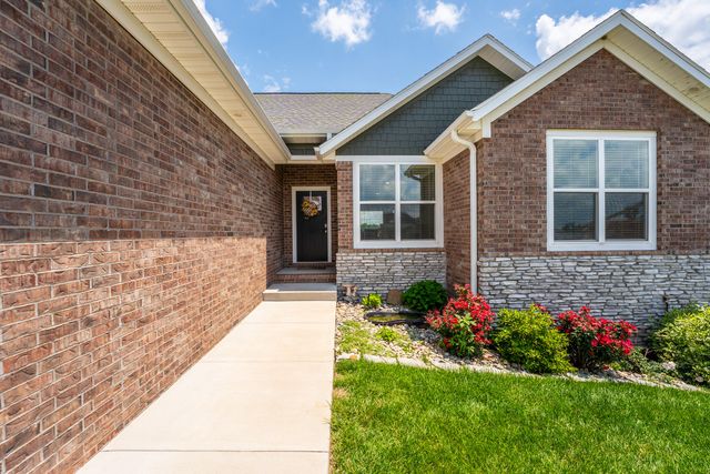 5984 S Applewood Avenue, Springfield, MO 65810