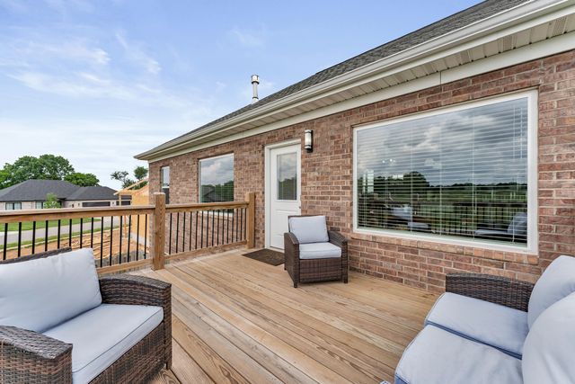 5984 S Applewood Avenue, Springfield, MO 65810