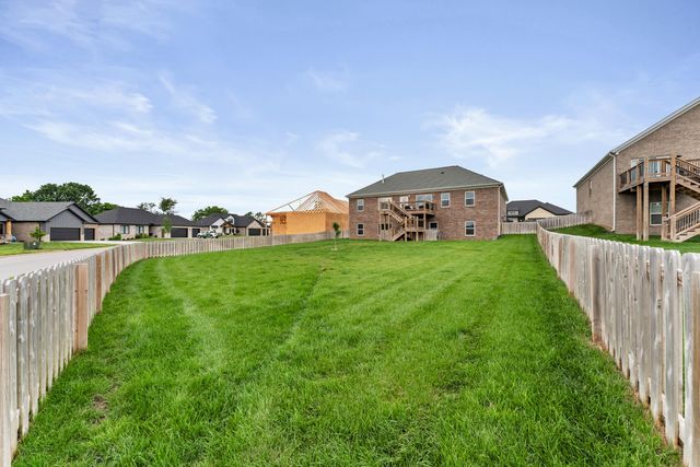 5984 S Applewood Avenue, Springfield, MO 65810