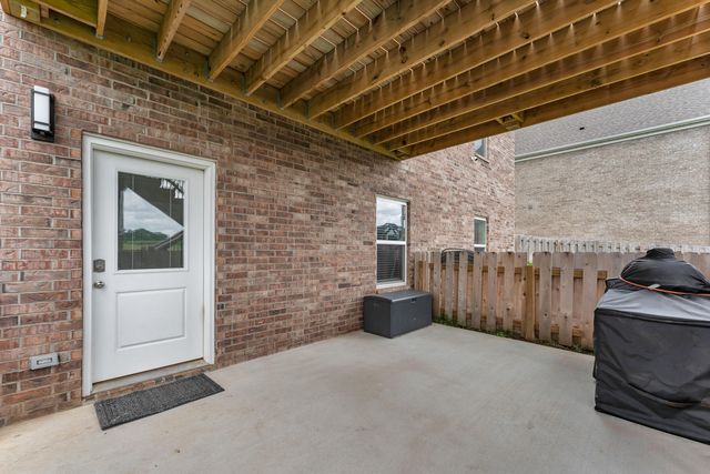 5984 S Applewood Avenue, Springfield, MO 65810