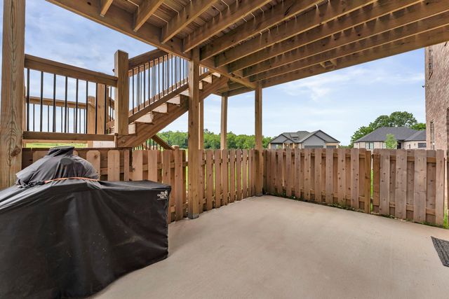 5984 S Applewood Avenue, Springfield, MO 65810