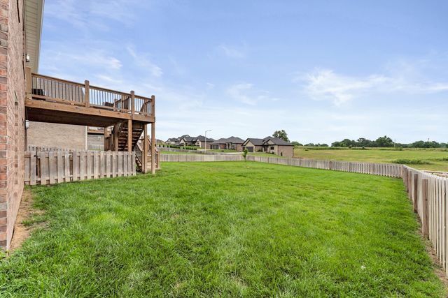 5984 S Applewood Avenue, Springfield, MO 65810