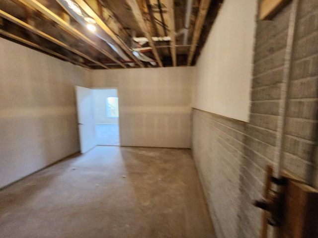 5984 S Applewood Avenue, Springfield, MO 65810