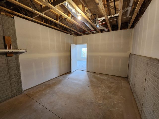 5984 S Applewood Avenue, Springfield, MO 65810