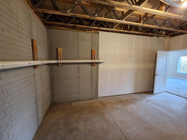 5984 S Applewood Avenue, Springfield, MO 65810
