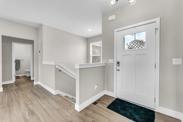 5984 S Applewood Avenue, Springfield, MO 65810