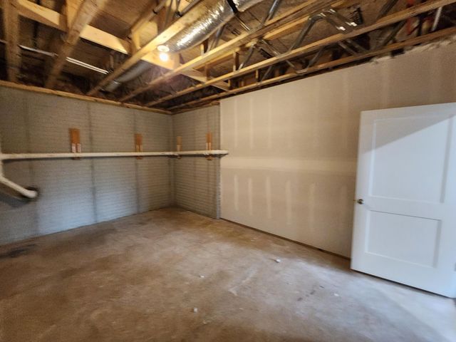 5984 S Applewood Avenue, Springfield, MO 65810