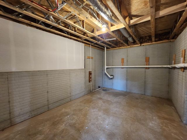 5984 S Applewood Avenue, Springfield, MO 65810
