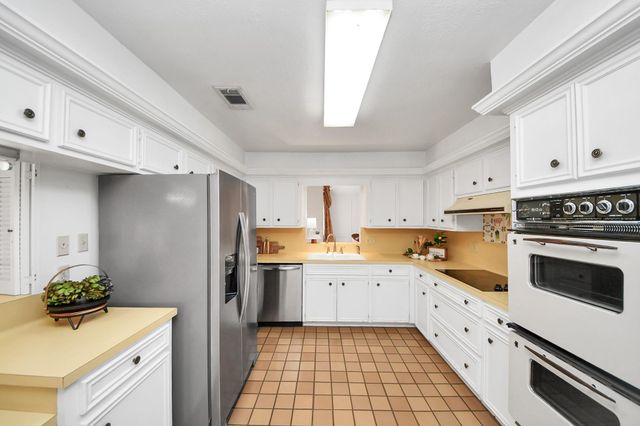 6523 Oakland Hills Drive, Houston, TX 77069