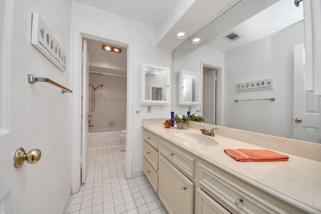 6523 Oakland Hills Drive, Houston, TX 77069