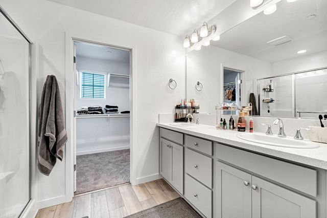 2481 N Pearwood Avenue, Fresno, CA 93727