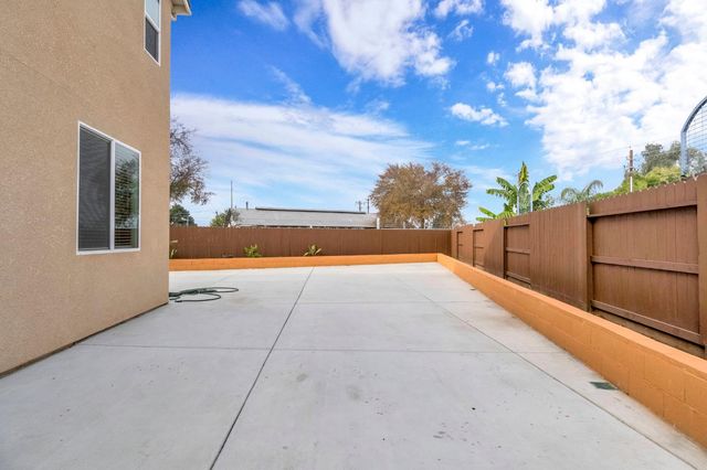 2481 N Pearwood Avenue, Fresno, CA 93727