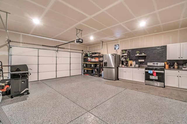 2481 N Pearwood Avenue, Fresno, CA 93727