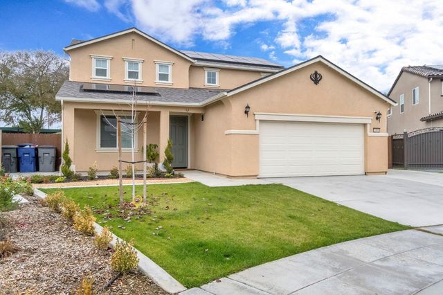 2481 N Pearwood Avenue, Fresno, CA 93727