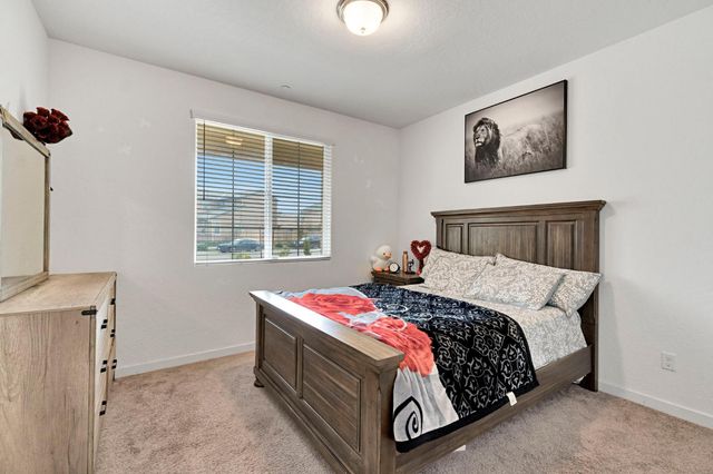 2481 N Pearwood Avenue, Fresno, CA 93727