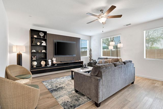 2481 N Pearwood Avenue, Fresno, CA 93727