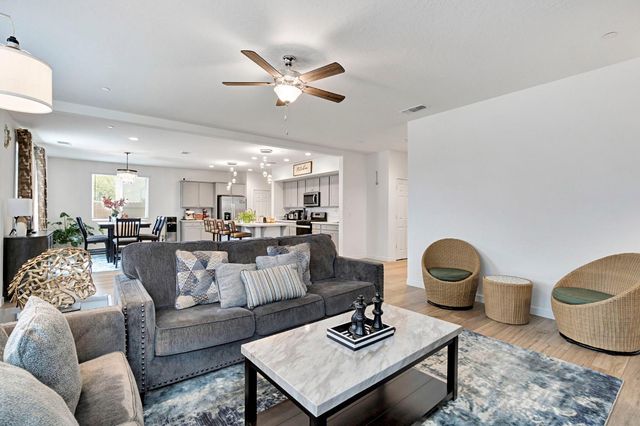 2481 N Pearwood Avenue, Fresno, CA 93727