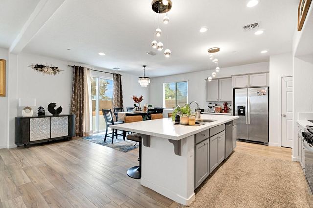 2481 N Pearwood Avenue, Fresno, CA 93727