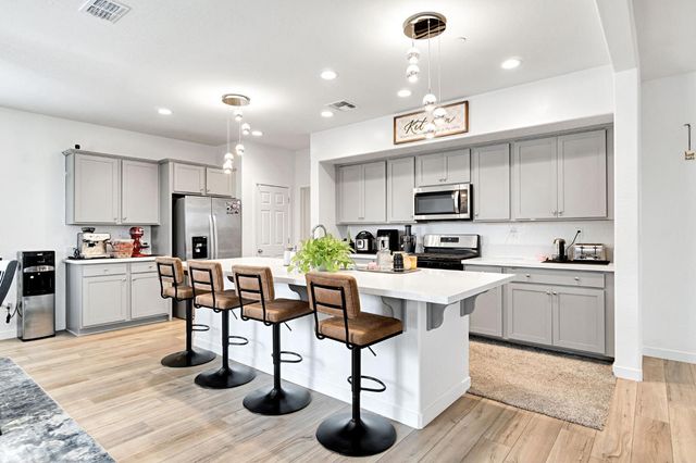 2481 N Pearwood Avenue, Fresno, CA 93727