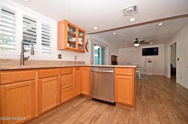 4080 W Magee Road, Tucson, AZ 85741