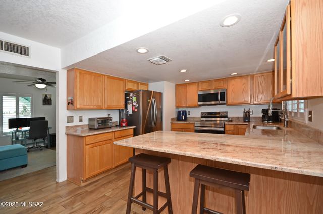 4080 W Magee Road, Tucson, AZ 85741