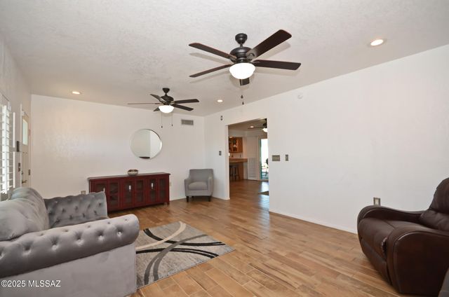 4080 W Magee Road, Tucson, AZ 85741