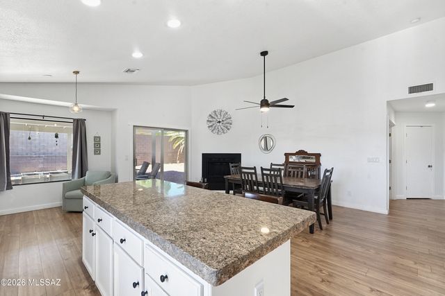 1129 N Amberbrooke Avenue, Tucson, AZ 85745