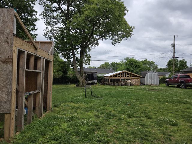 209 Hawkins Ave, Gallatin, TN 37066