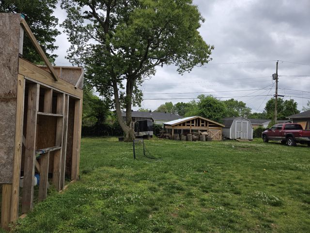 209 Hawkins Ave, Gallatin, TN 37066