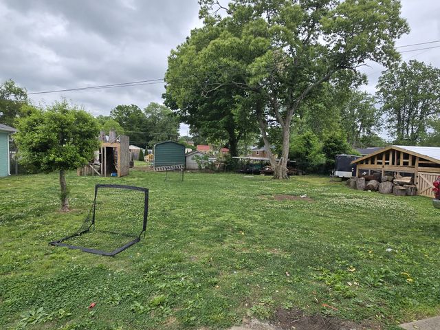 209 Hawkins Ave, Gallatin, TN 37066