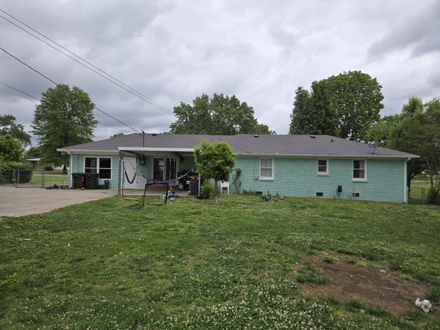 209 Hawkins Ave, Gallatin, TN 37066
