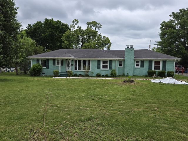 209 Hawkins Ave, Gallatin, TN 37066