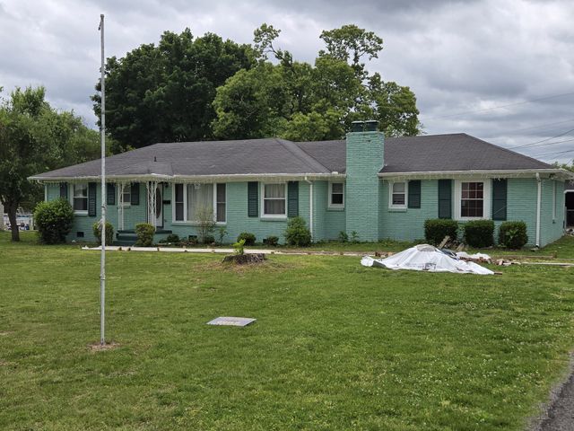 209 Hawkins Ave, Gallatin, TN 37066