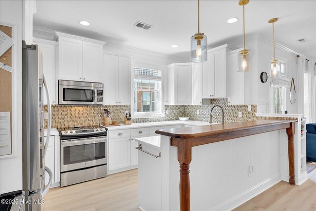 215 Silver Sloop Way, Carolina Beach, NC 28428