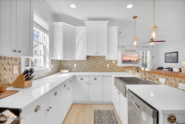 215 Silver Sloop Way, Carolina Beach, NC 28428