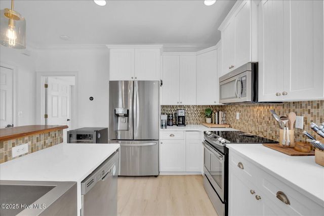 215 Silver Sloop Way, Carolina Beach, NC 28428