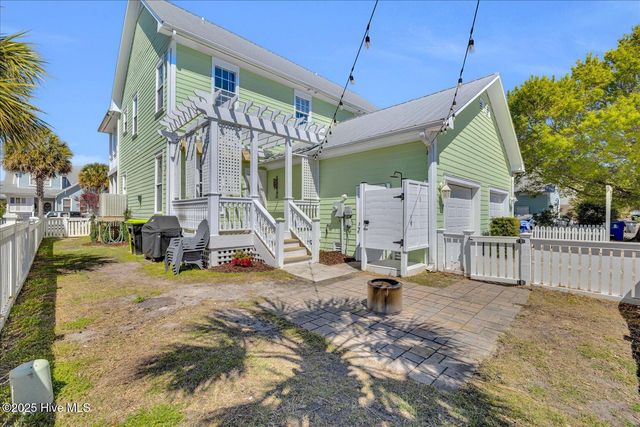 215 Silver Sloop Way, Carolina Beach, NC 28428