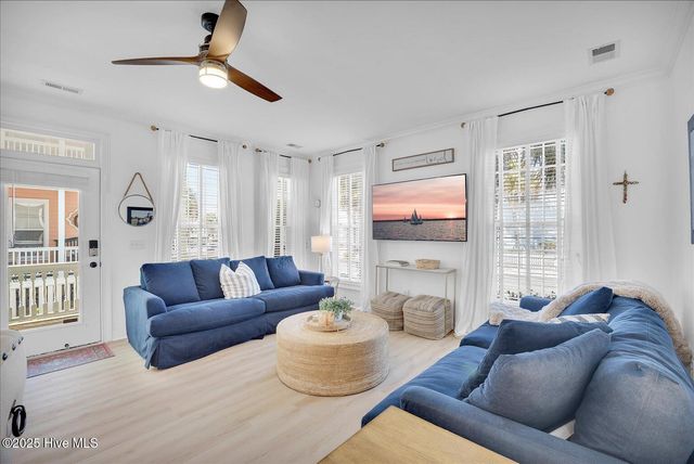 215 Silver Sloop Way, Carolina Beach, NC 28428