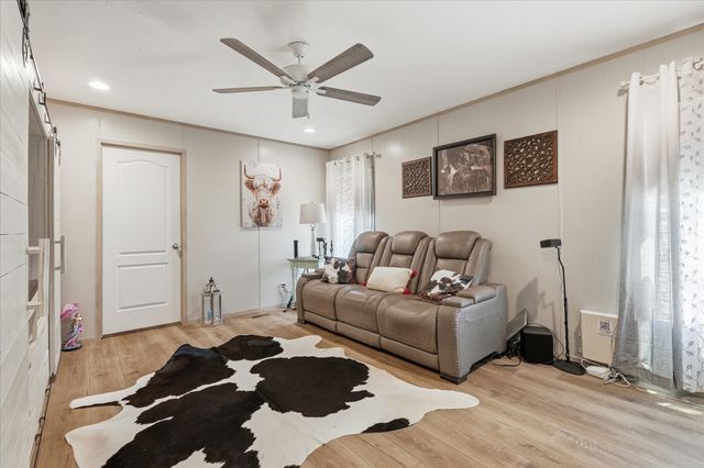 193 Firefly Drive, Springtown, TX 76082